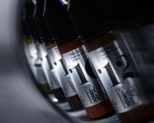 Onze eigen PMU inkt: Hybride & Reach Compliant.